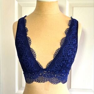 Victoria’s Secret Blue Stretch Lace Deep V Bralette Size Small‎ Lingerie Sleep